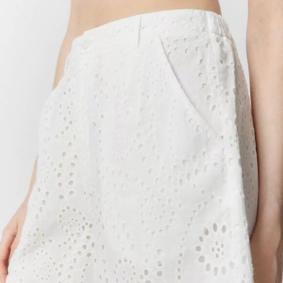 Lost + Wonder Petals Of The Sky Eyelet Short - Picture 4 of 5